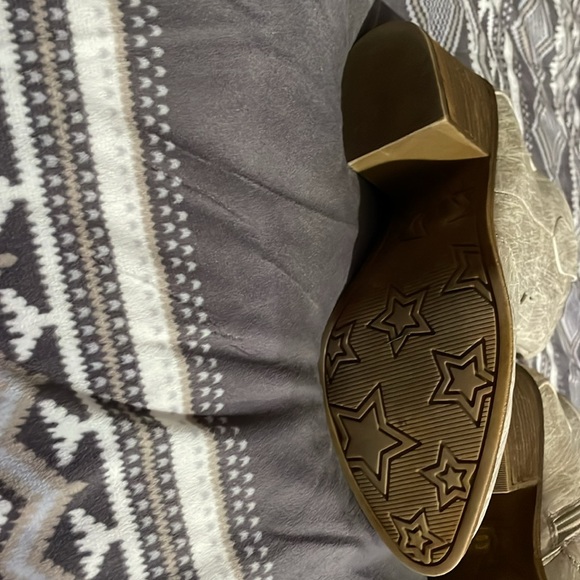 Dirty Laundry Cowgirl Boots, zipper, short, block heels. - Picture 3 of 13